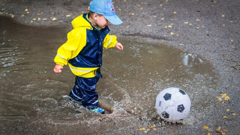 Dziecko przyszłym piłkarzem? Sprawdź jak uczyć gry w piłkę nożną