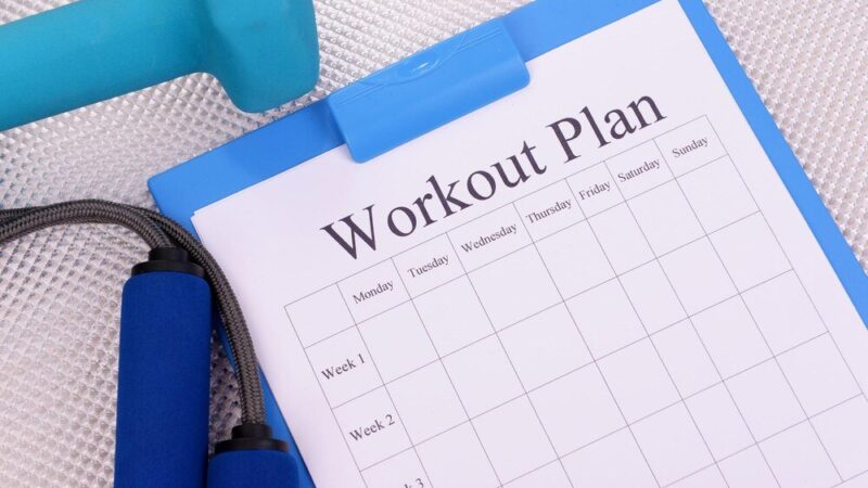 Idealny plan treningowy góra-dół dla kobiet na siłowni