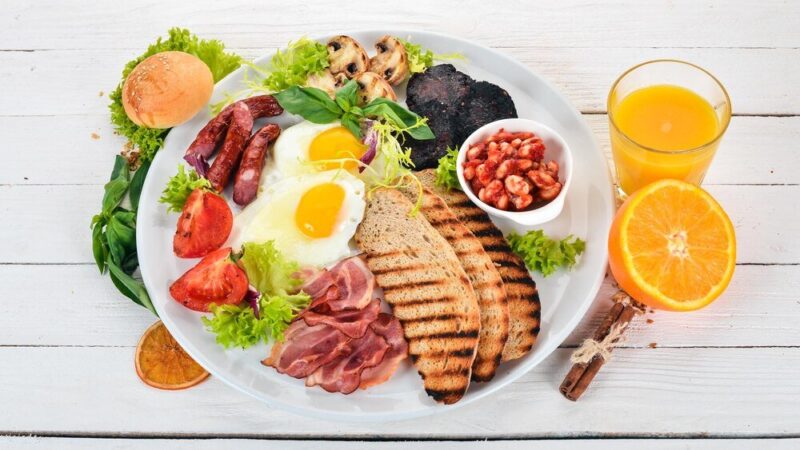 Śniadania białkowo tłuszczowe: Przepisy na pyszne i pożywne poranki